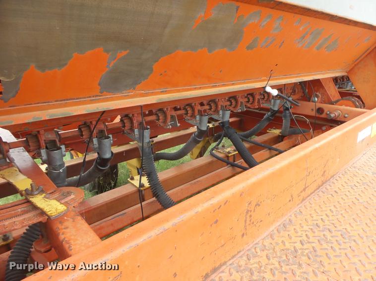 image for item DC3911 1981 Versatile Noble 2000 hoe grain drill