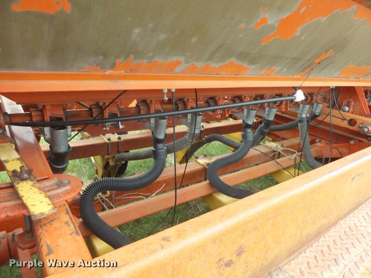 image for item DC3911 1981 Versatile Noble 2000 hoe grain drill