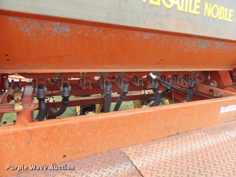 image for item DC3911 1981 Versatile Noble 2000 hoe grain drill