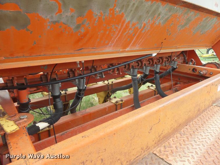 image for item DC3911 1981 Versatile Noble 2000 hoe grain drill