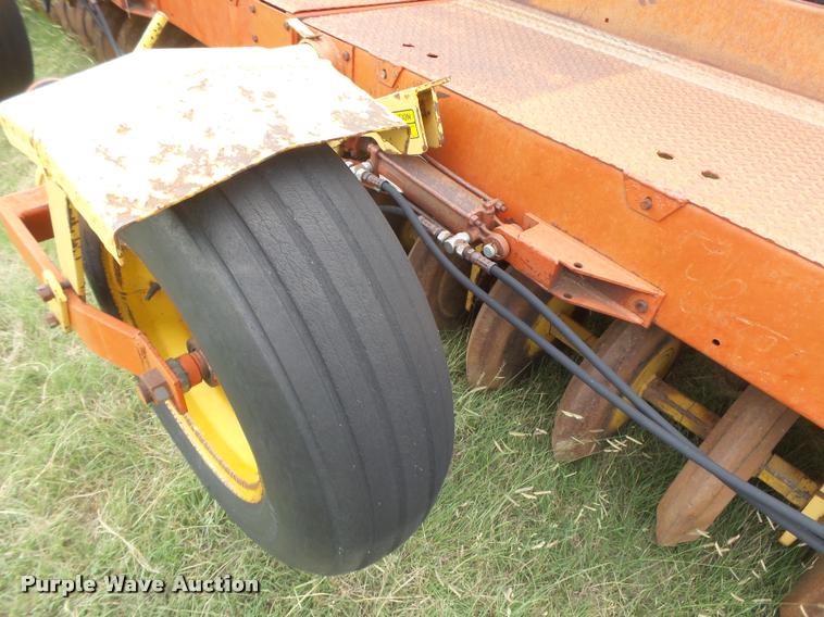 image for item DC3911 1981 Versatile Noble 2000 hoe grain drill