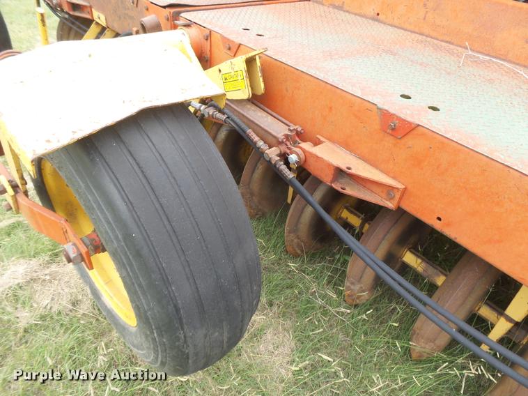 image for item DC3911 1981 Versatile Noble 2000 hoe grain drill