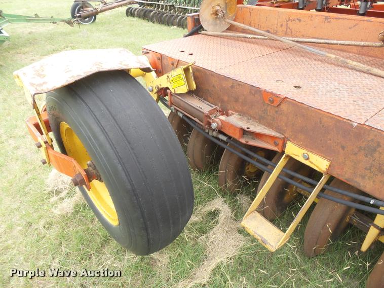 image for item DC3911 1981 Versatile Noble 2000 hoe grain drill