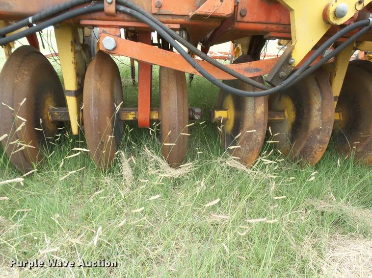 image for item DC3911 1981 Versatile Noble 2000 hoe grain drill