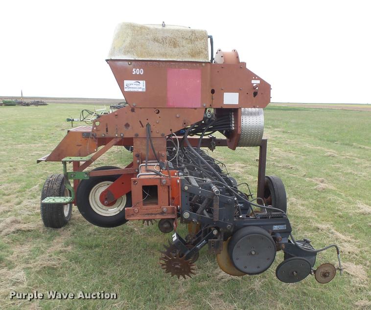 image for item DC3918 (2) International 500 no-till planter