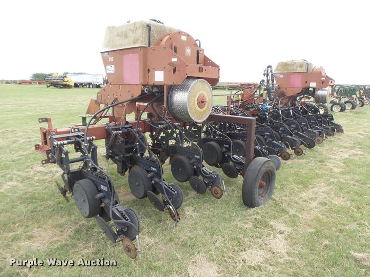 image for item DC3918 (2) International 500 no-till planter