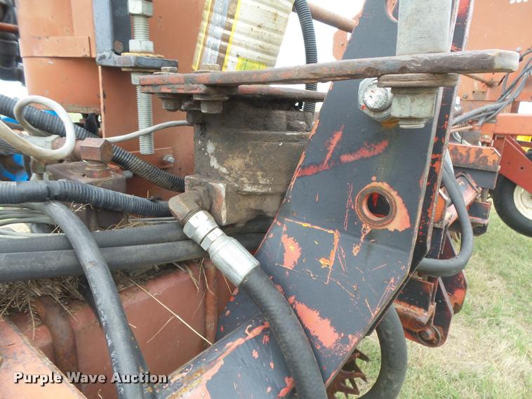 image for item DC3918 (2) International 500 no-till planter