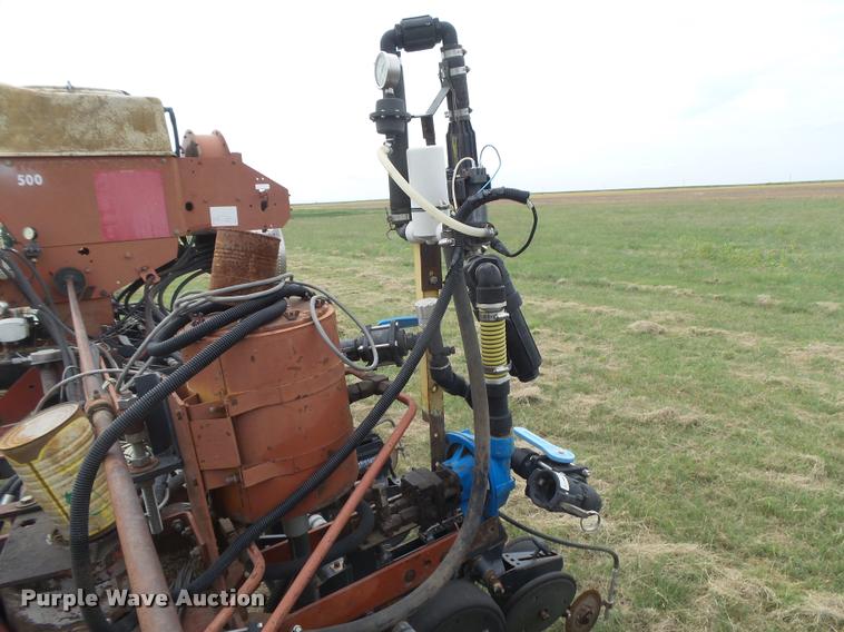 image for item DC3918 (2) International 500 no-till planter