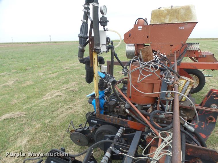 image for item DC3918 (2) International 500 no-till planter