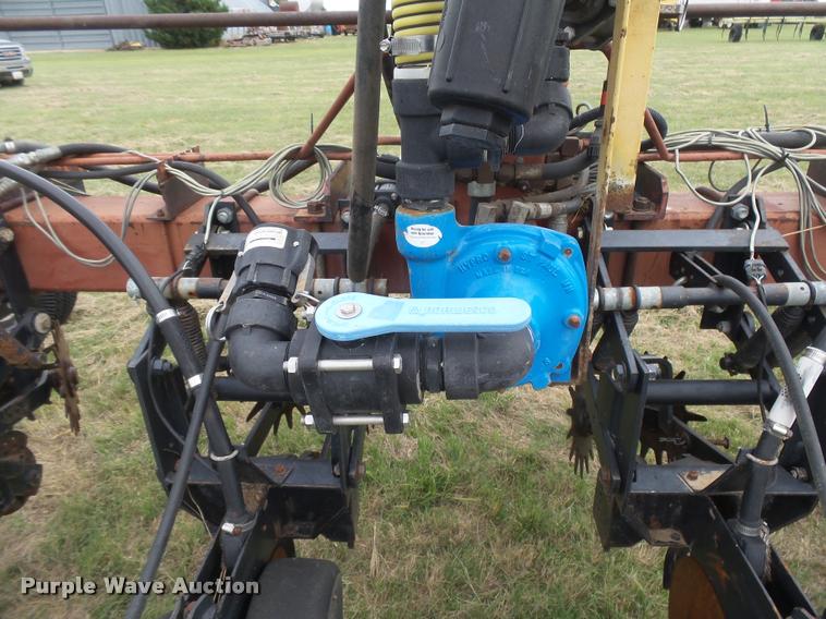 image for item DC3918 (2) International 500 no-till planter