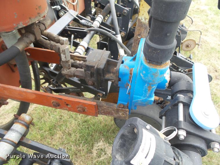 image for item DC3918 (2) International 500 no-till planter