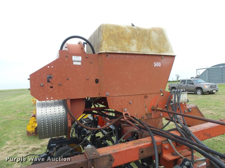 image for item DC3918 (2) International 500 no-till planter