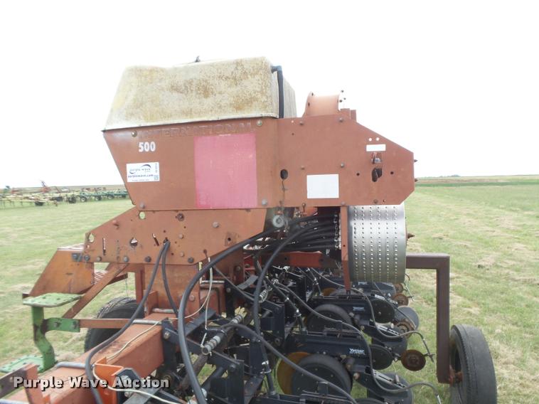 image for item DC3918 (2) International 500 no-till planter
