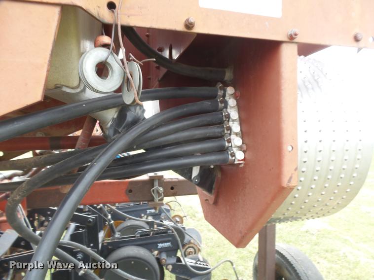 image for item DC3918 (2) International 500 no-till planter