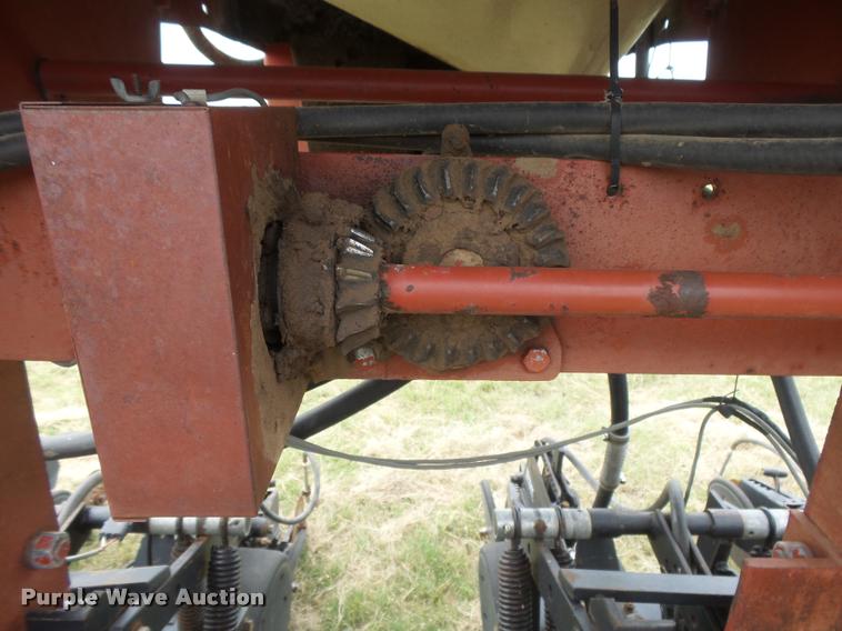 image for item DC3918 (2) International 500 no-till planter