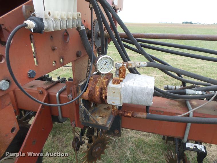 image for item DC3918 (2) International 500 no-till planter