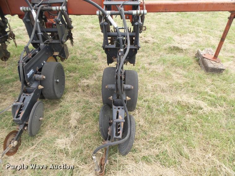 image for item DC3918 (2) International 500 no-till planter