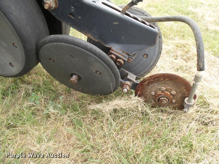 image for item DC3918 (2) International 500 no-till planter