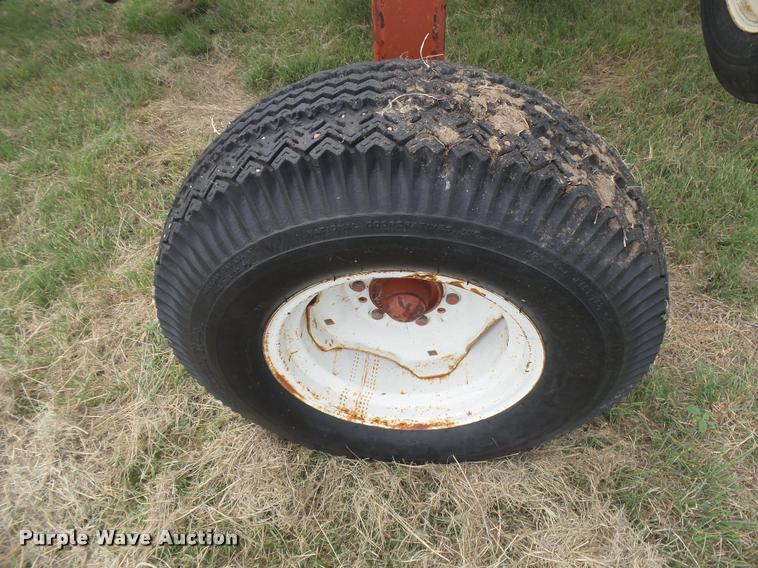 image for item DC3918 (2) International 500 no-till planter