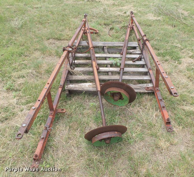 image for item DC3918 (2) International 500 no-till planter