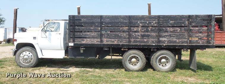 image for item DC5353 1977 Chevrolet C65 flatbed truck