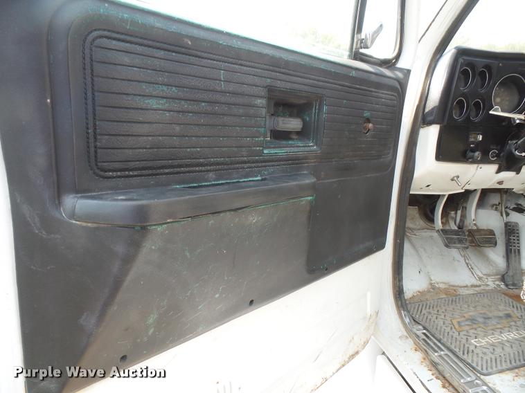 image for item DC5353 1977 Chevrolet C65 flatbed truck