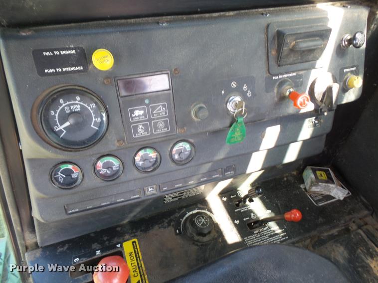 image for item DC5361 1981 John Deere 6620 Turbo combine