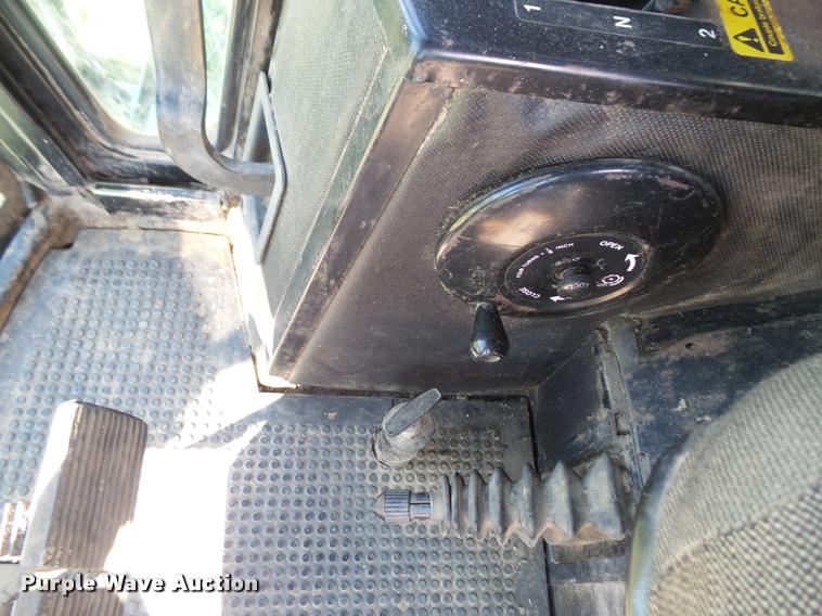 image for item DC5361 1981 John Deere 6620 Turbo combine