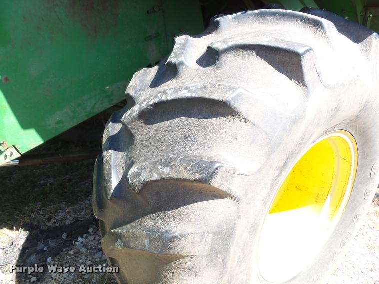 image for item DC5361 1981 John Deere 6620 Turbo combine