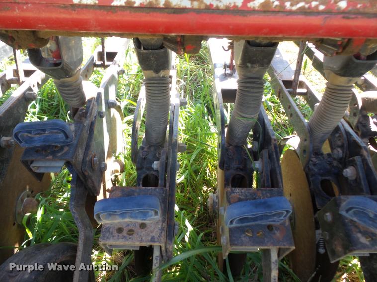 image for item DC5362 International 5100 Soybean Special grain drill