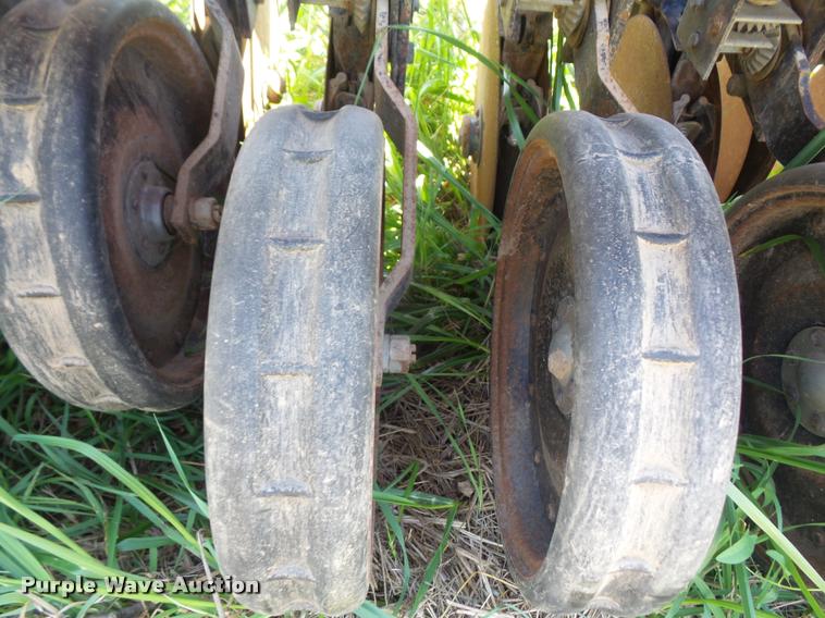 image for item DC5362 International 5100 Soybean Special grain drill