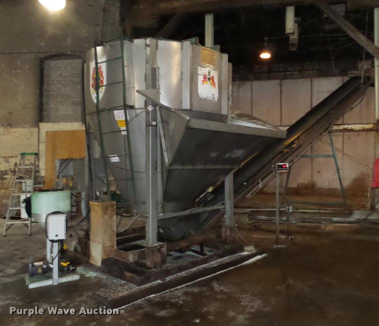 image for item DC6427 Doyle vertical fertilizer mixer