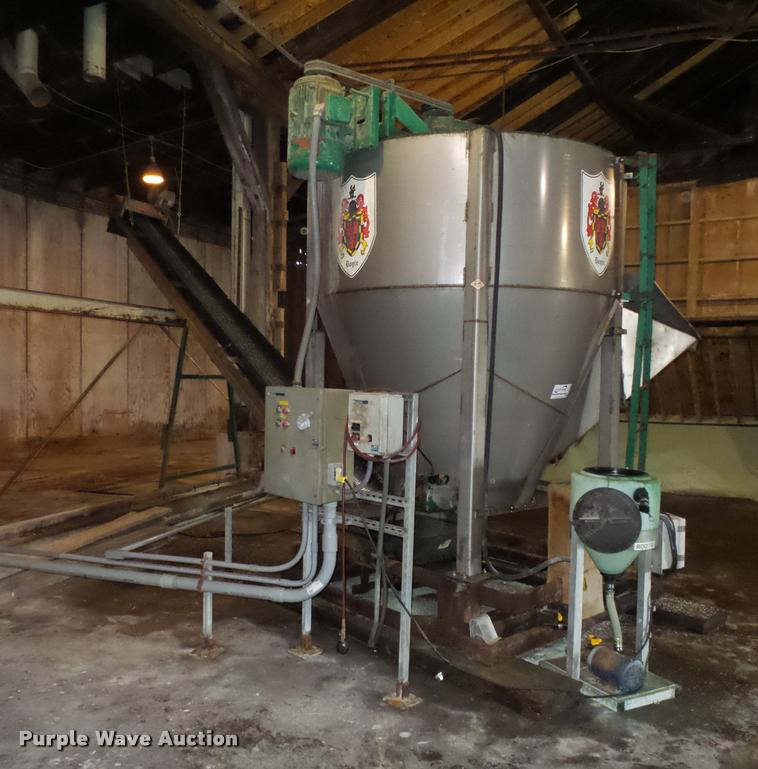 image for item DC6427 Doyle vertical fertilizer mixer