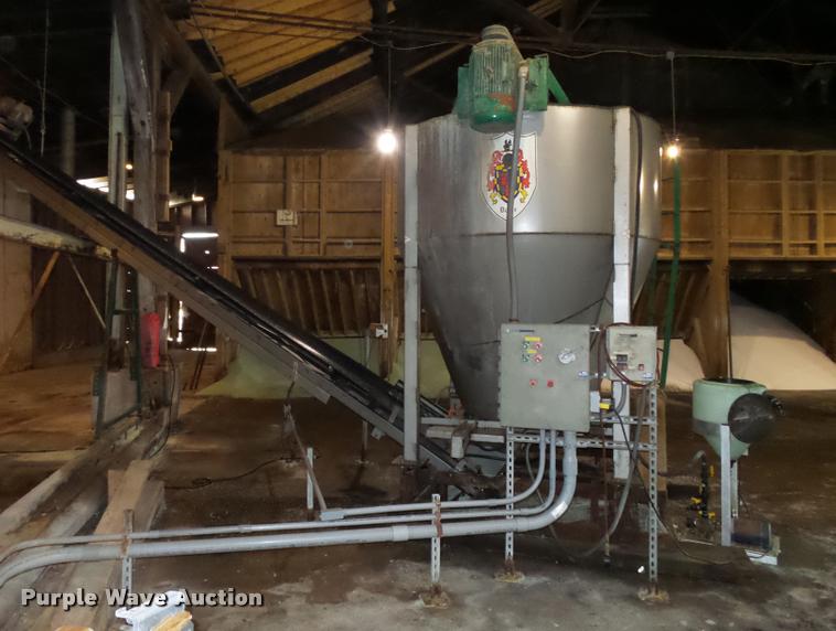 image for item DC6427 Doyle vertical fertilizer mixer
