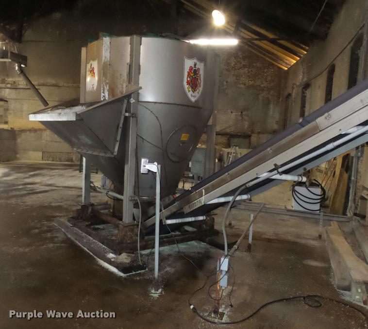image for item DC6427 Doyle vertical fertilizer mixer