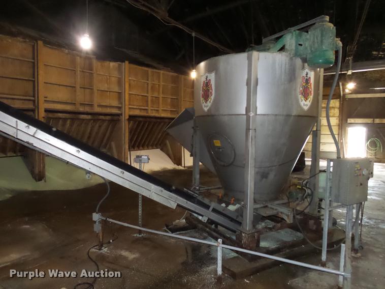 image for item DC6427 Doyle vertical fertilizer mixer
