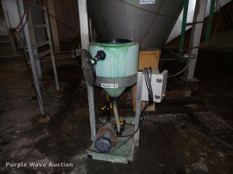 image for item DC6427 Doyle vertical fertilizer mixer