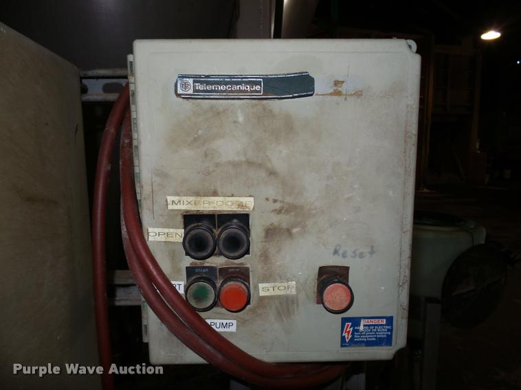 image for item DC6427 Doyle vertical fertilizer mixer