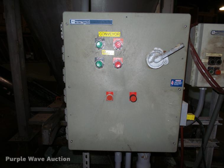 image for item DC6427 Doyle vertical fertilizer mixer