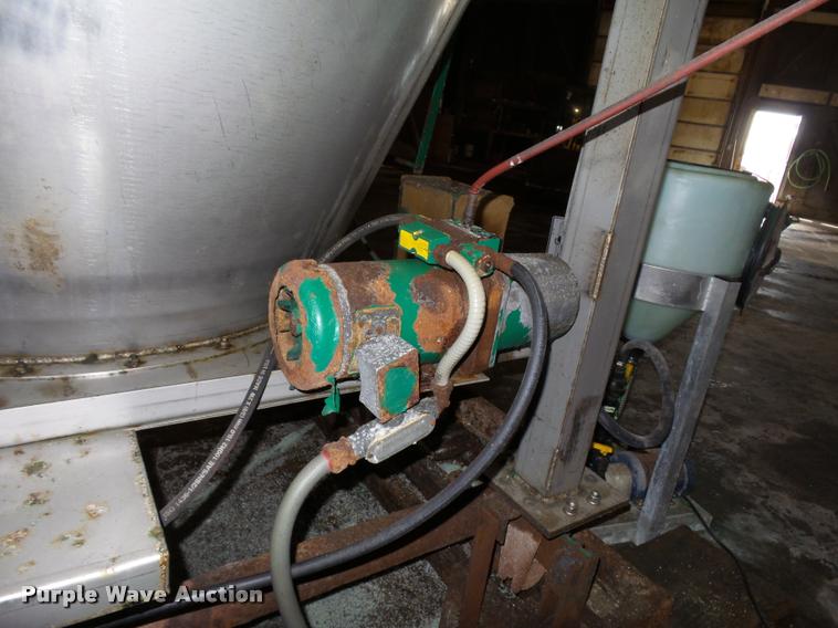 image for item DC6427 Doyle vertical fertilizer mixer