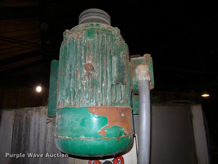 image for item DC6427 Doyle vertical fertilizer mixer