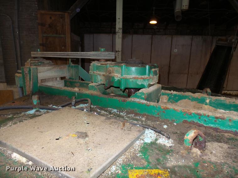 image for item DC6427 Doyle vertical fertilizer mixer