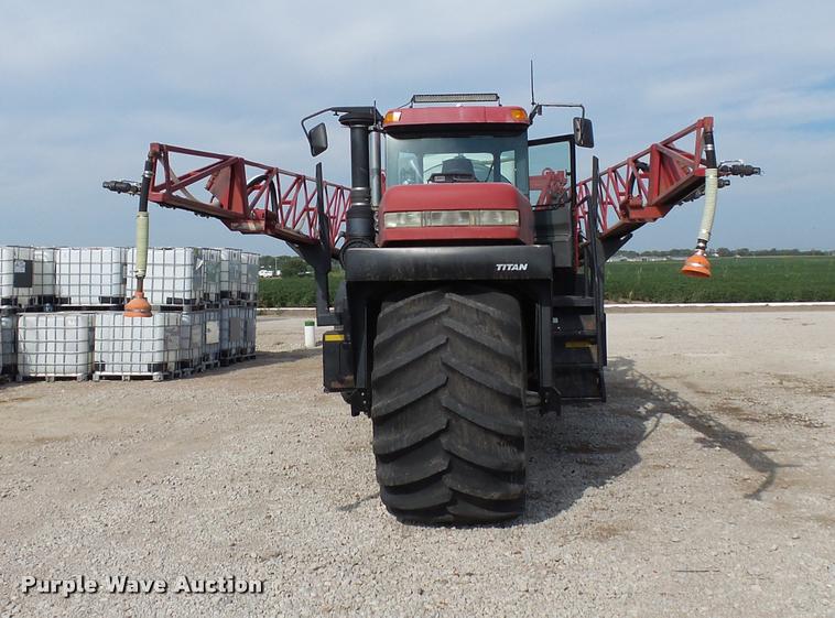 image for item DC6429 Case 3300B self-propelled sprayer