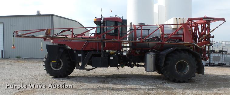 image for item DC6429 Case 3300B self-propelled sprayer