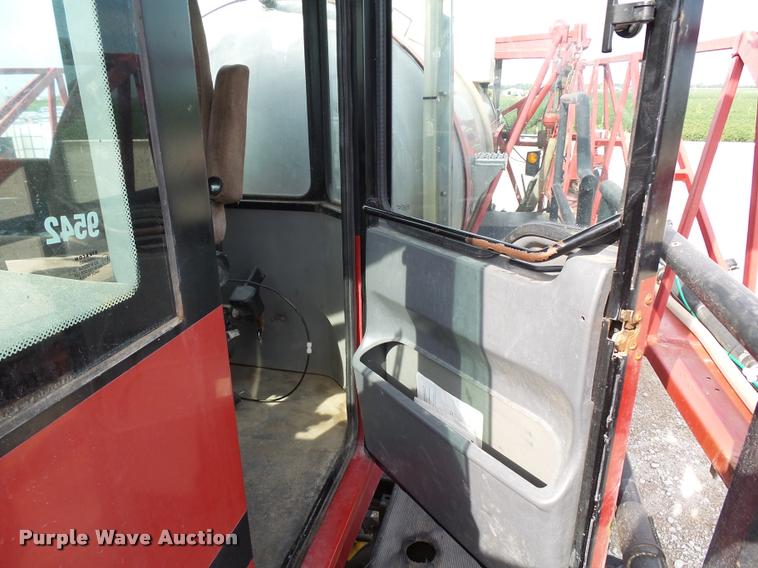 image for item DC6429 Case 3300B self-propelled sprayer