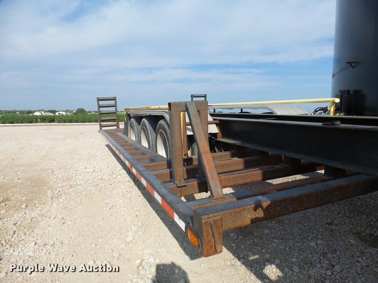 image for item DC6448 2012 Skiles applicator trailer