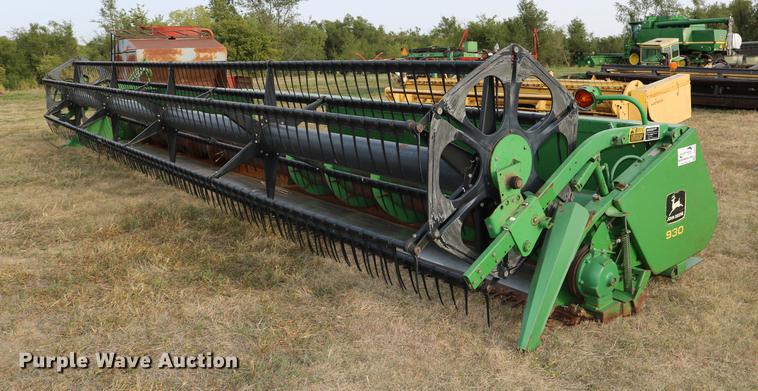 image for item DD0152 1994 John Deere 930F flex head