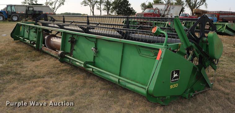 image for item DD0152 1994 John Deere 930F flex head
