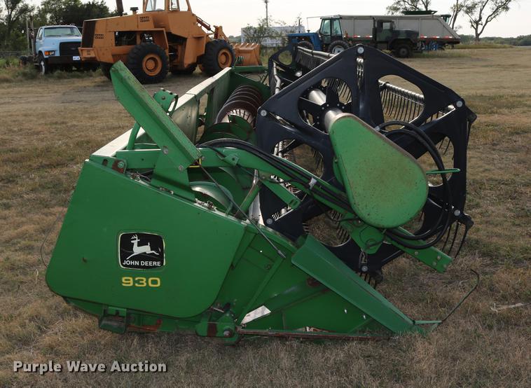 image for item DD0152 1994 John Deere 930F flex head
