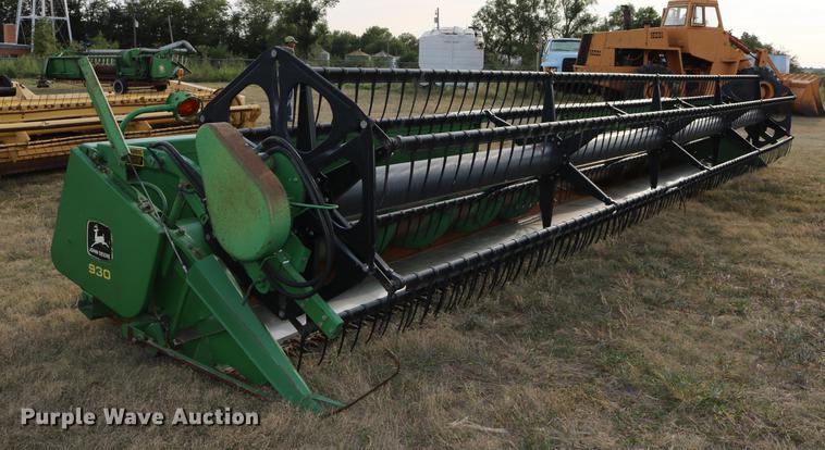 image for item DD0152 1994 John Deere 930F flex head
